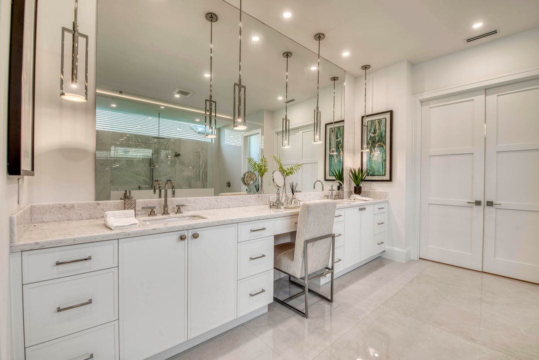 Active With Contract: $6,499,990 (5 beds, 4 baths, 4230 Square Feet)