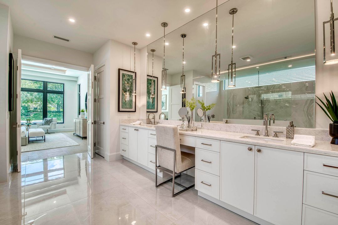 Active With Contract: $6,499,990 (5 beds, 4 baths, 4230 Square Feet)