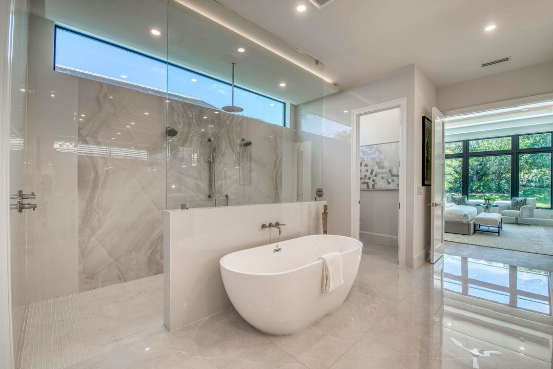 Active With Contract: $6,499,990 (5 beds, 4 baths, 4230 Square Feet)