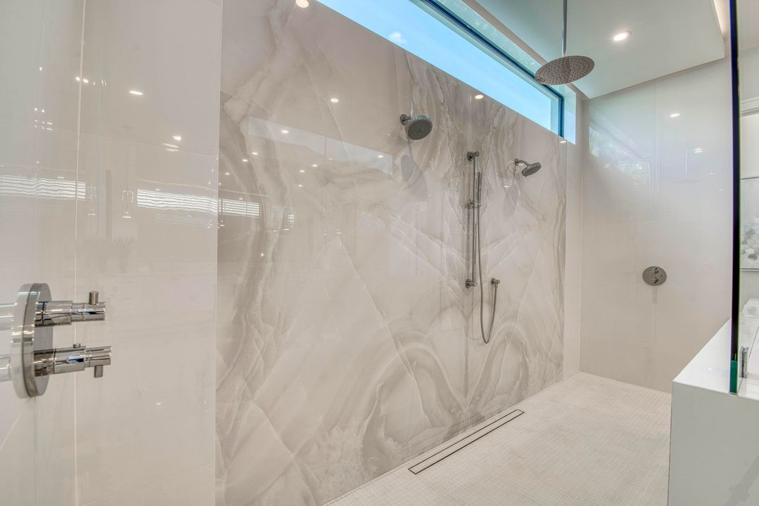 Active With Contract: $6,499,990 (5 beds, 4 baths, 4230 Square Feet)