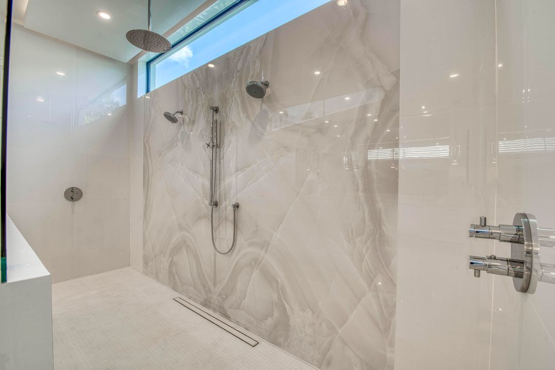 Active With Contract: $6,499,990 (5 beds, 4 baths, 4230 Square Feet)