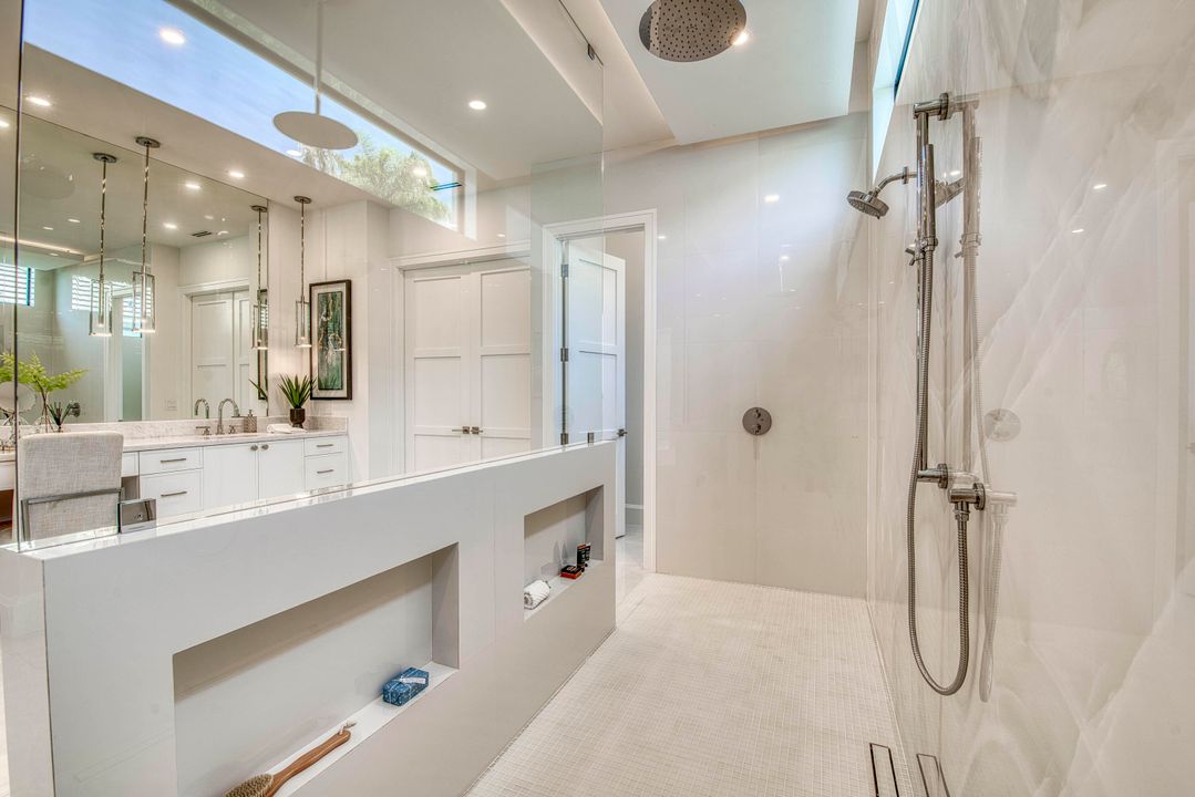 Active With Contract: $6,499,990 (5 beds, 4 baths, 4230 Square Feet)