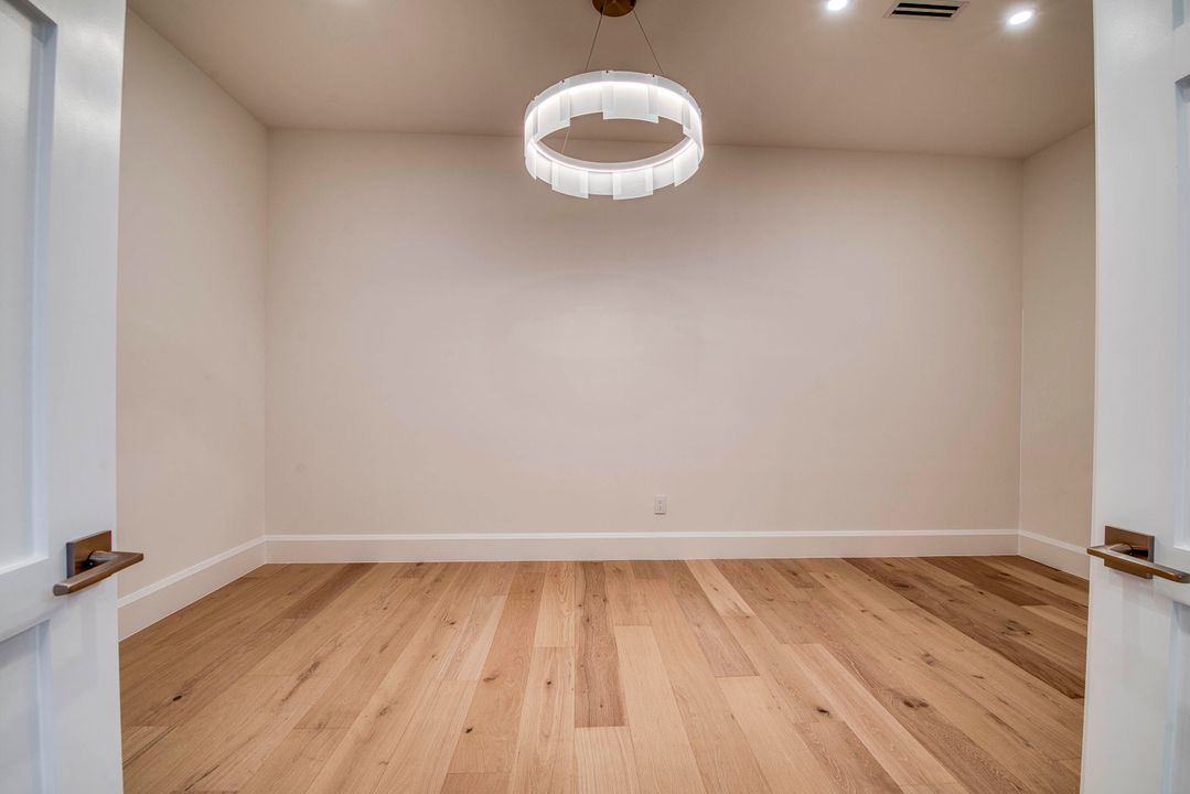 Active With Contract: $6,499,990 (5 beds, 4 baths, 4230 Square Feet)