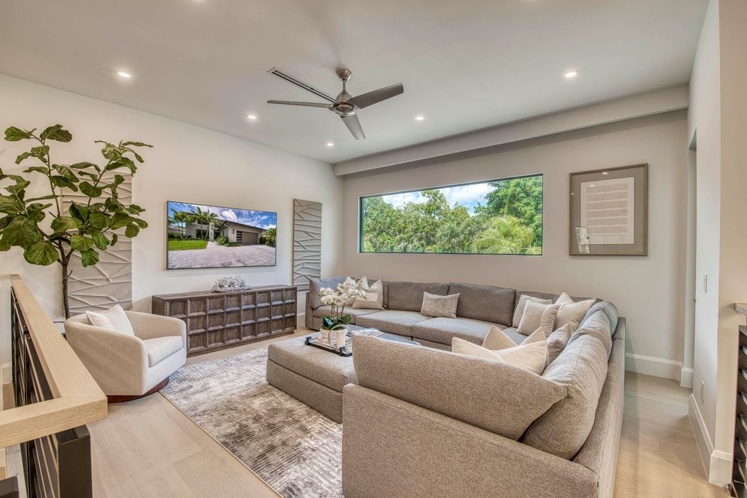 Active With Contract: $6,499,990 (5 beds, 4 baths, 4230 Square Feet)