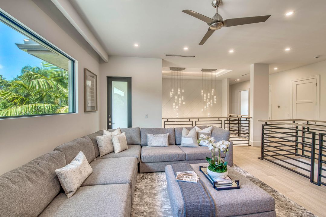 Active With Contract: $6,499,990 (5 beds, 4 baths, 4230 Square Feet)