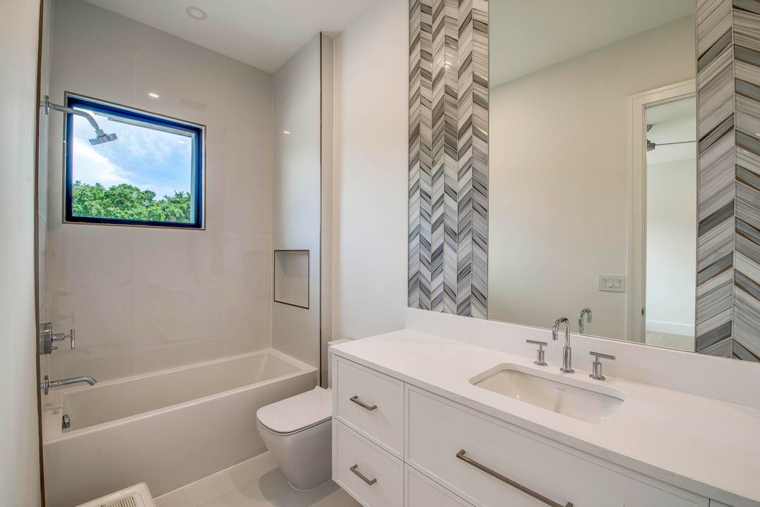 Active With Contract: $6,499,990 (5 beds, 4 baths, 4230 Square Feet)