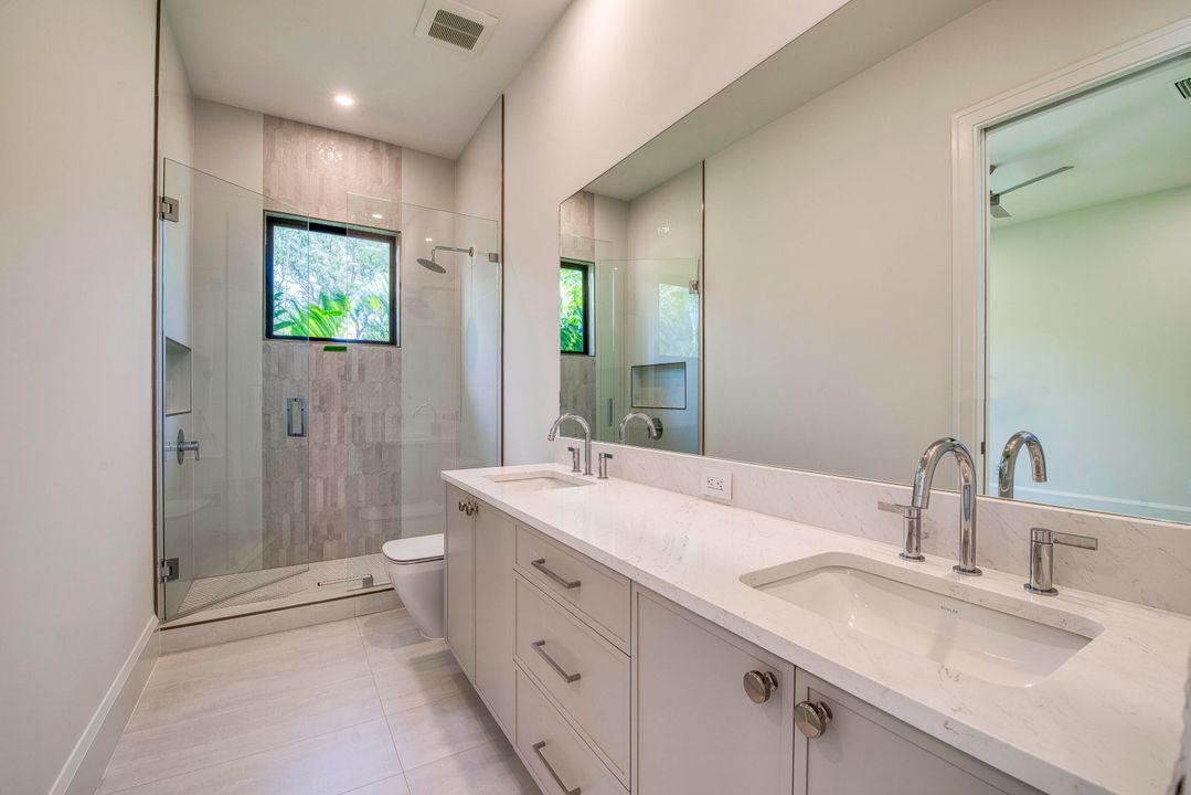 Active With Contract: $6,499,990 (5 beds, 4 baths, 4230 Square Feet)