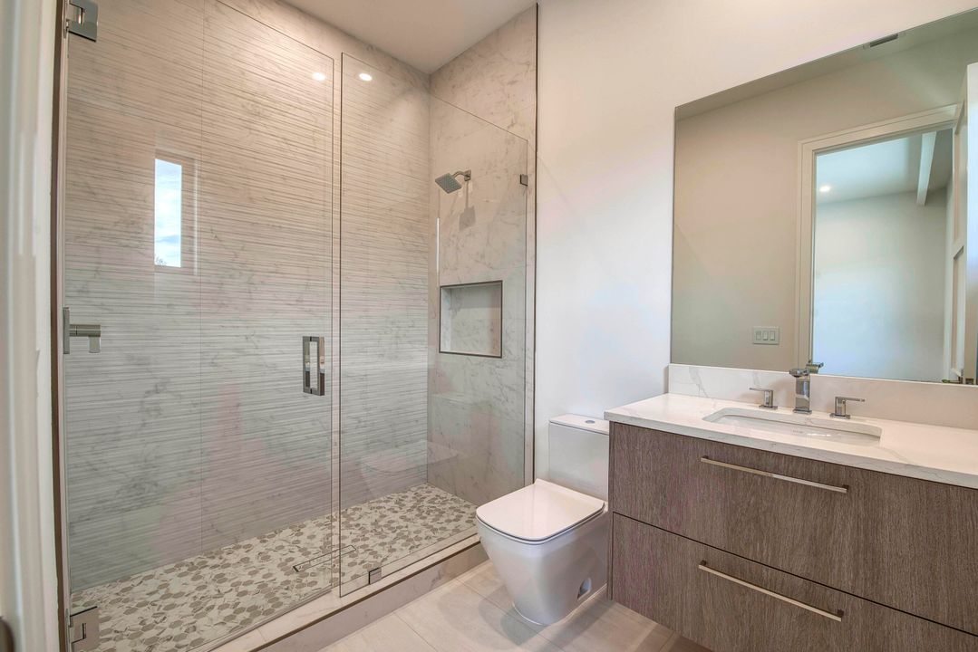 Active With Contract: $6,499,990 (5 beds, 4 baths, 4230 Square Feet)