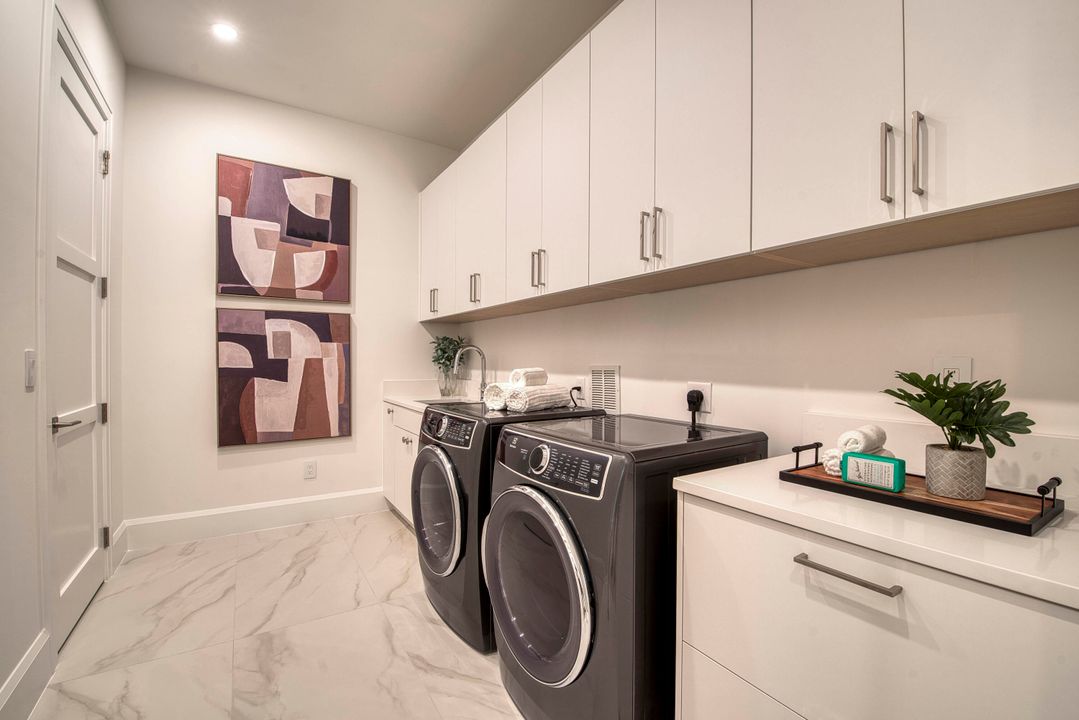 Active With Contract: $6,499,990 (5 beds, 4 baths, 4230 Square Feet)