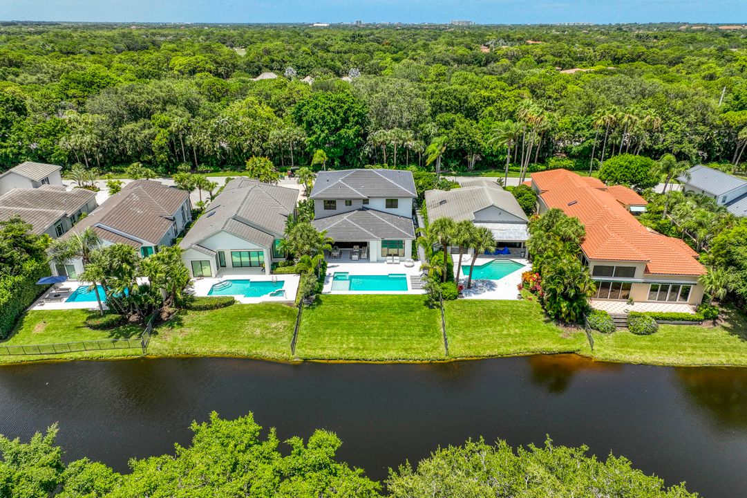 Active With Contract: $6,499,990 (5 beds, 4 baths, 4230 Square Feet)