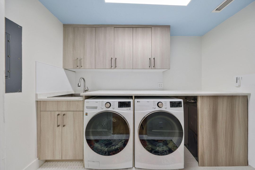 En Venta: $2,150,000 (2 camas, 2 baños, 2253 Pies cuadrados)