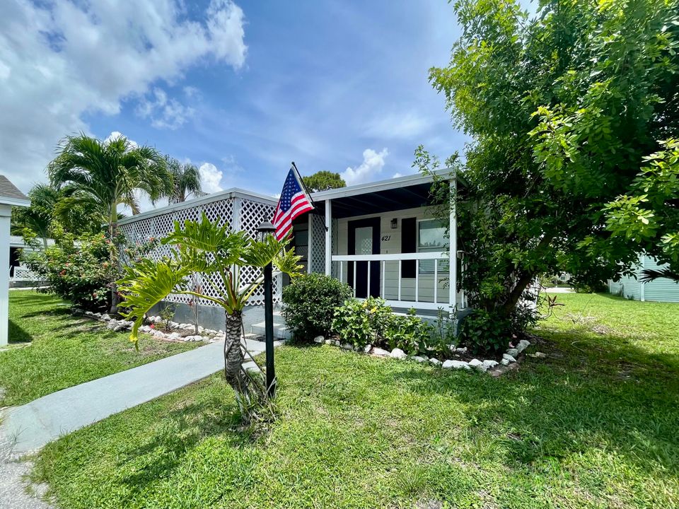 For Sale: $160,000 (2 beds, 2 baths, 1250 Square Feet)