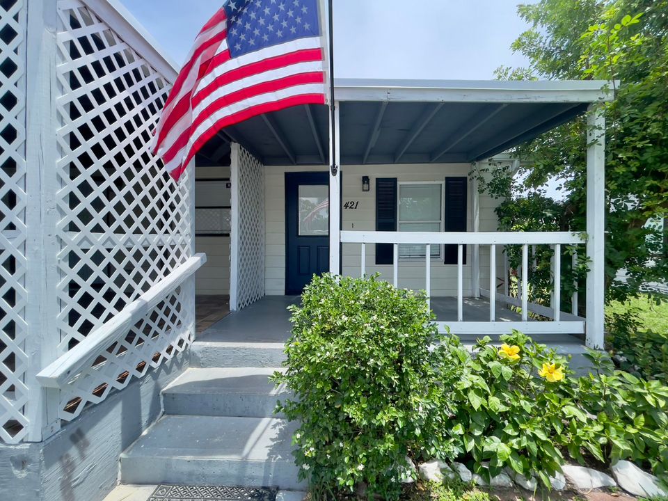 For Sale: $160,000 (2 beds, 2 baths, 1250 Square Feet)