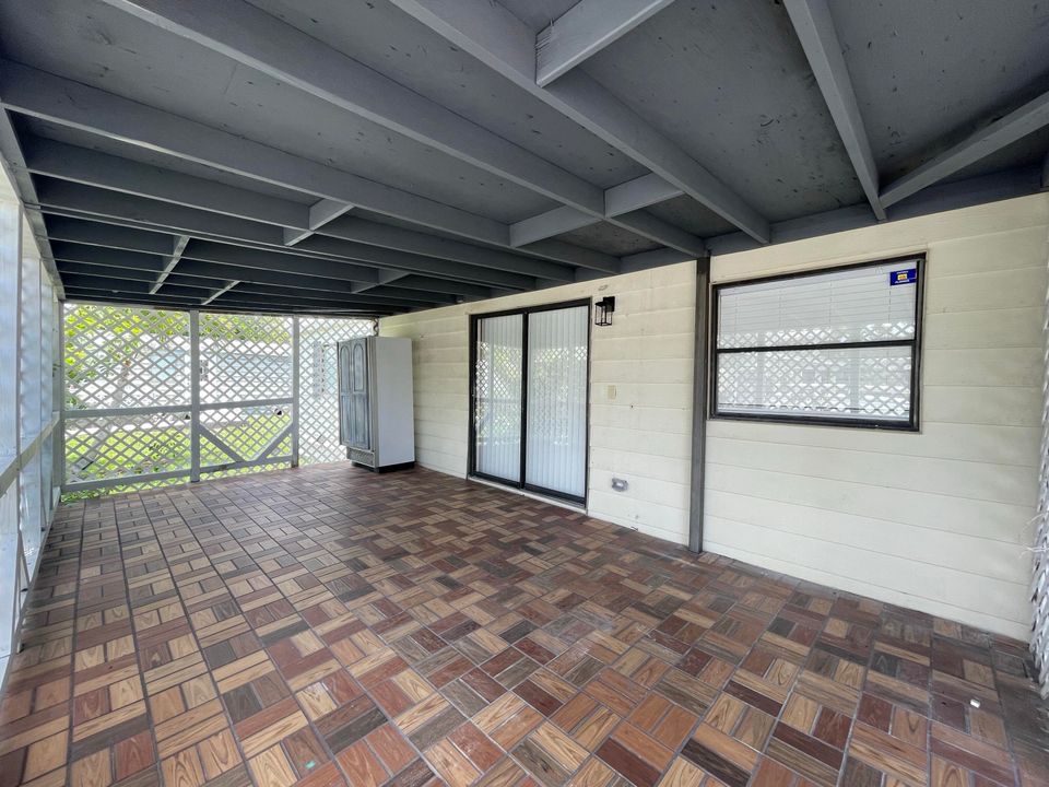 For Sale: $160,000 (2 beds, 2 baths, 1250 Square Feet)