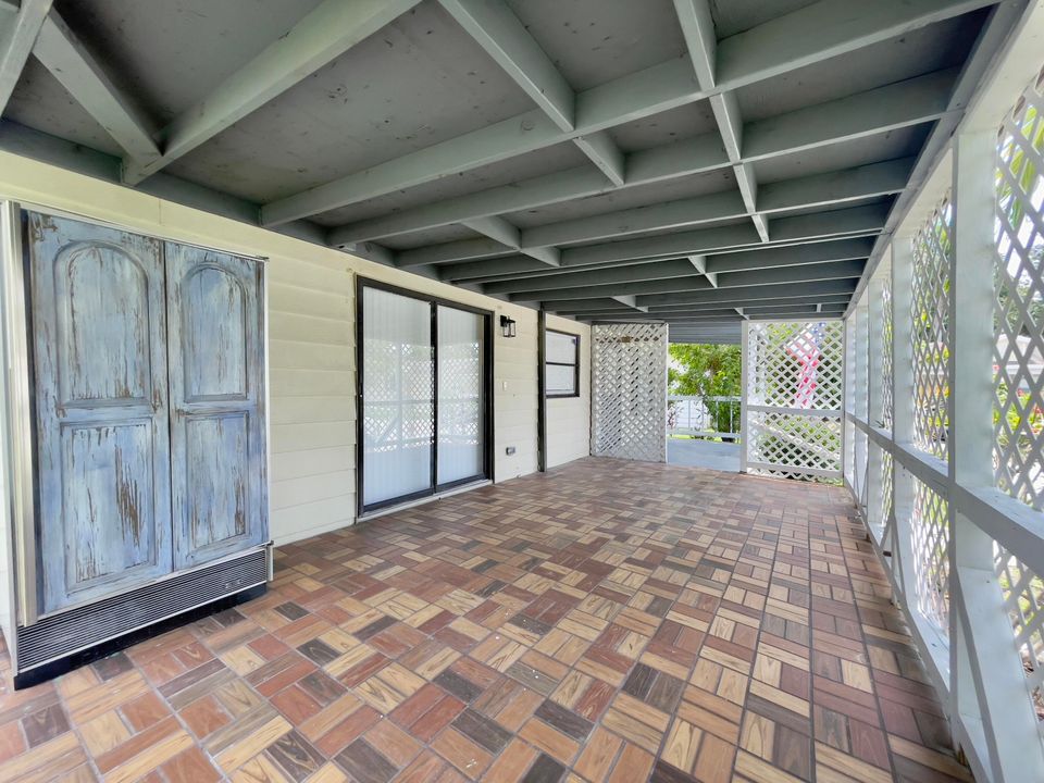 For Sale: $160,000 (2 beds, 2 baths, 1250 Square Feet)