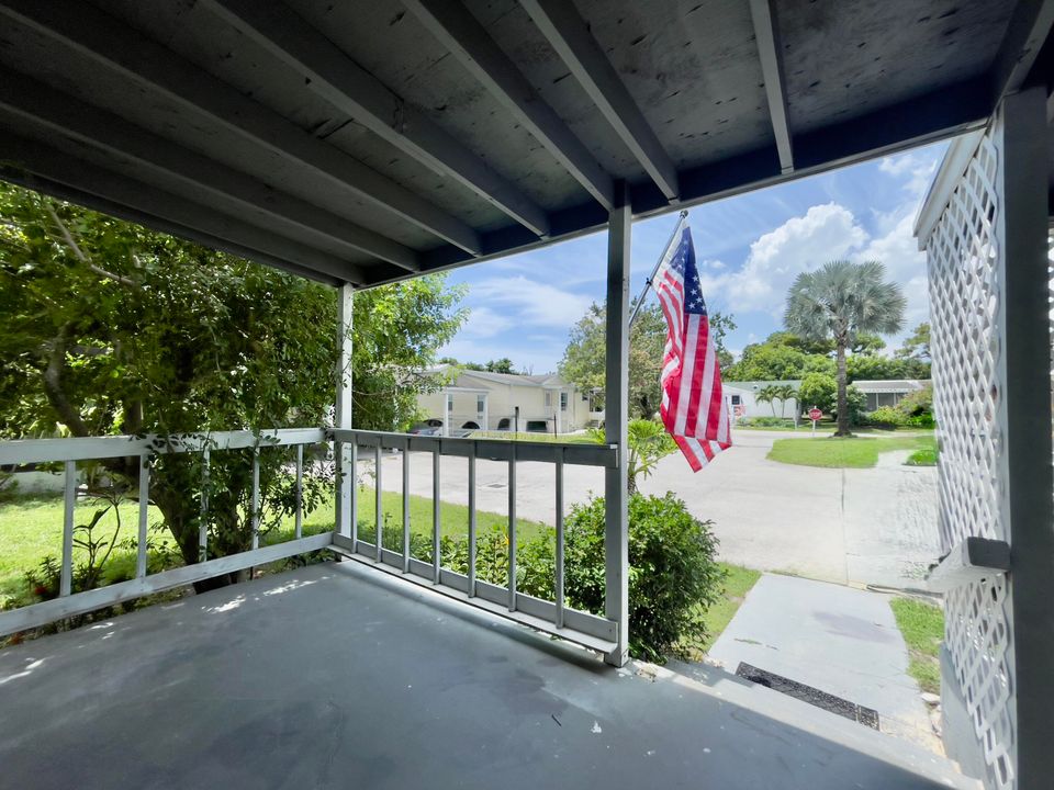 For Sale: $160,000 (2 beds, 2 baths, 1250 Square Feet)