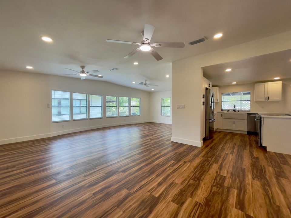 For Sale: $160,000 (2 beds, 2 baths, 1250 Square Feet)