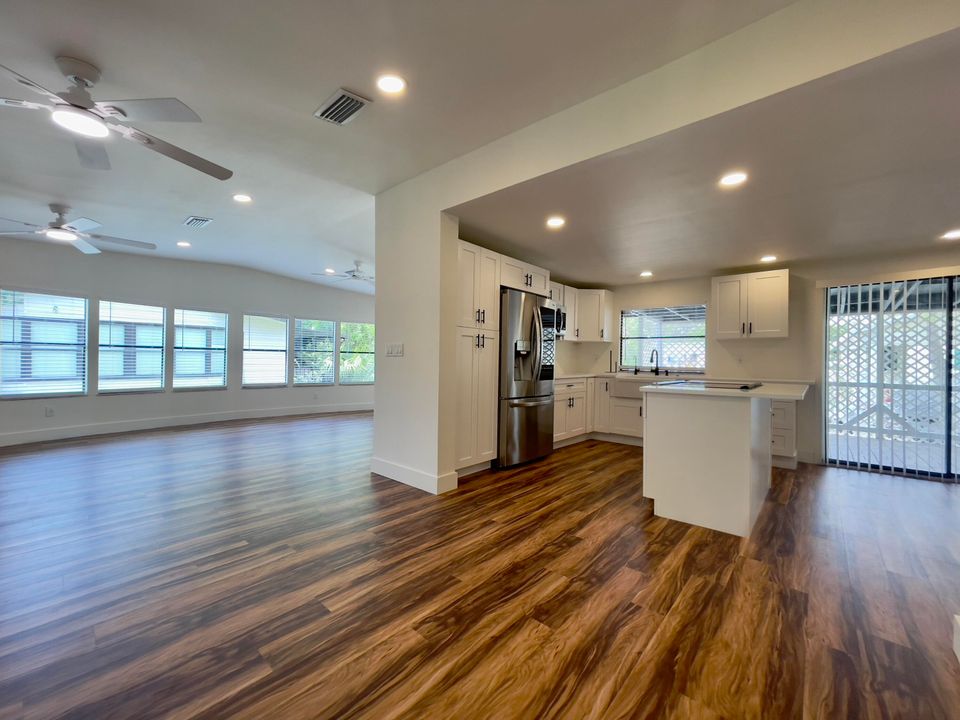 For Sale: $160,000 (2 beds, 2 baths, 1250 Square Feet)