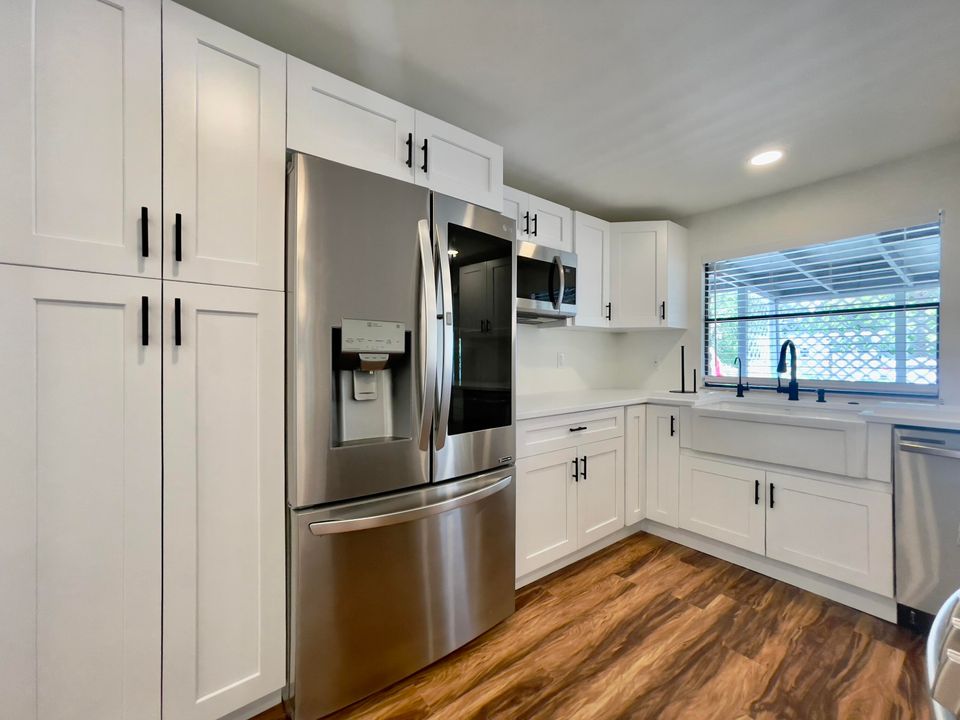 For Sale: $160,000 (2 beds, 2 baths, 1250 Square Feet)