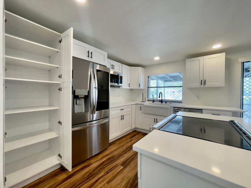 For Sale: $160,000 (2 beds, 2 baths, 1250 Square Feet)