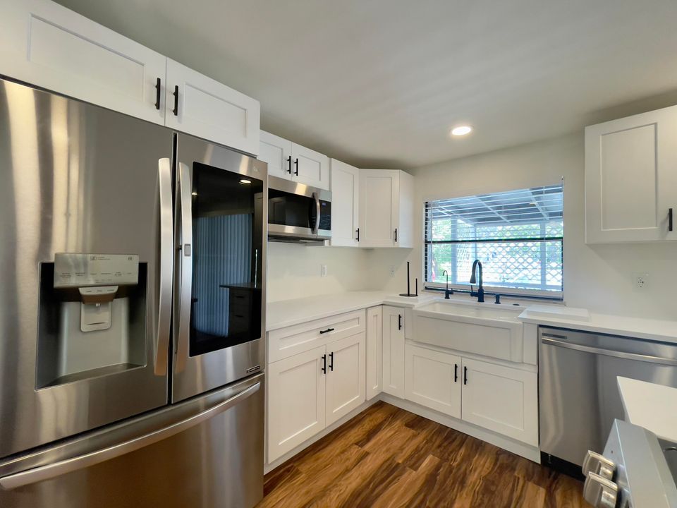 For Sale: $160,000 (2 beds, 2 baths, 1250 Square Feet)