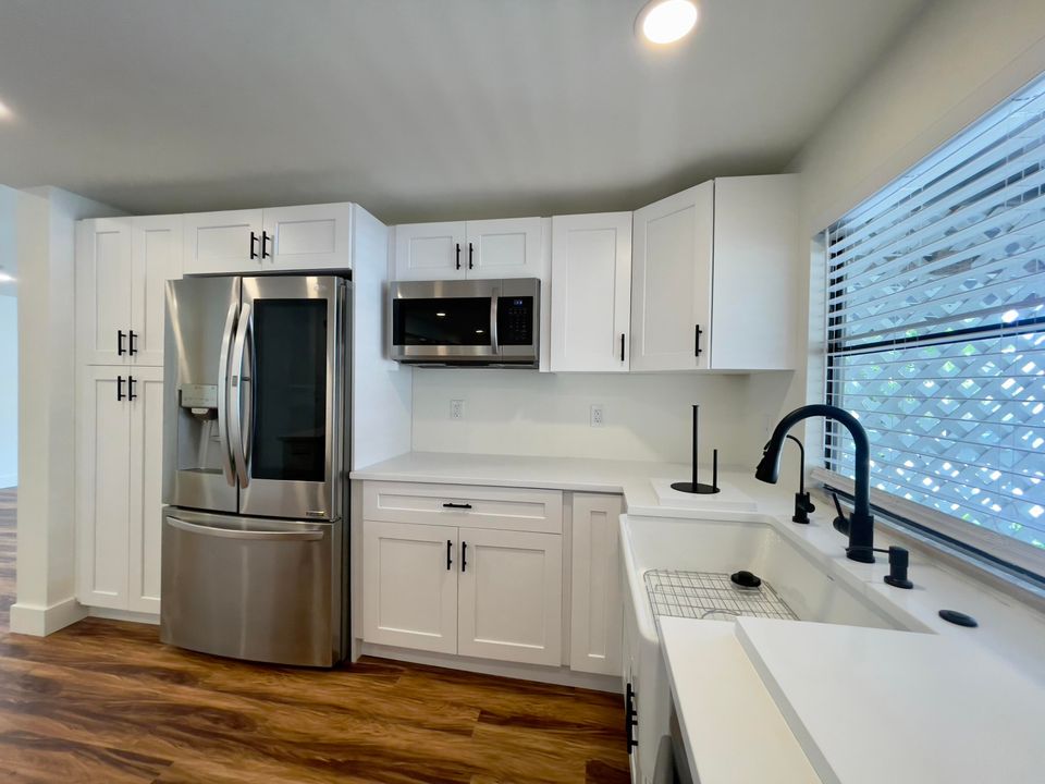 For Sale: $160,000 (2 beds, 2 baths, 1250 Square Feet)