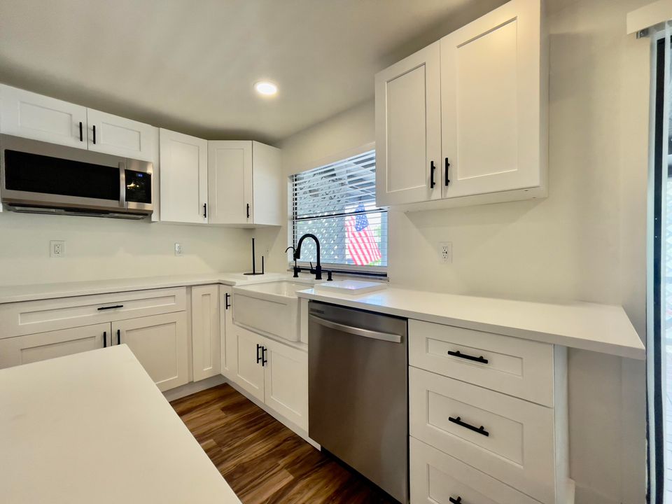 For Sale: $160,000 (2 beds, 2 baths, 1250 Square Feet)