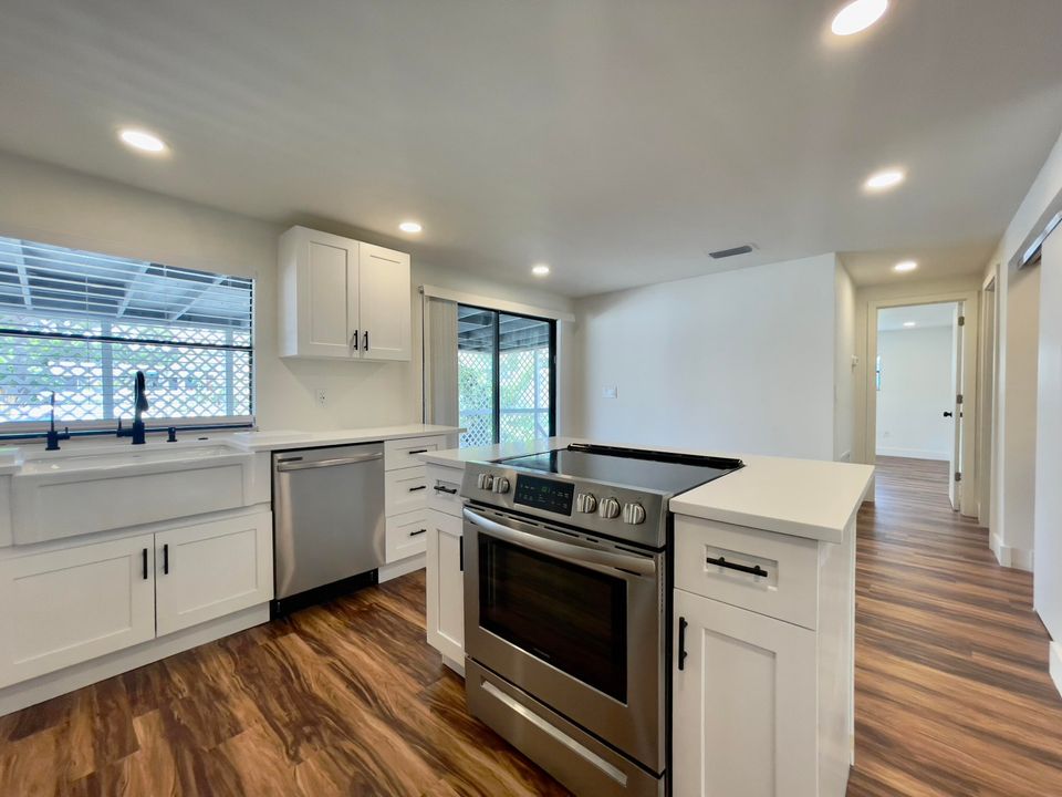 For Sale: $160,000 (2 beds, 2 baths, 1250 Square Feet)