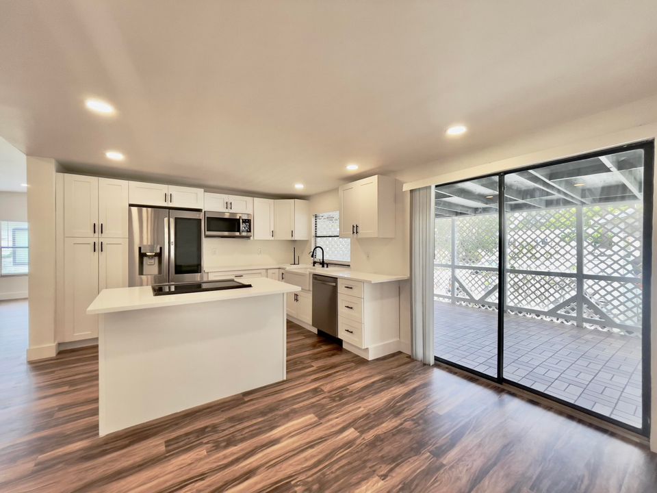 For Sale: $160,000 (2 beds, 2 baths, 1250 Square Feet)