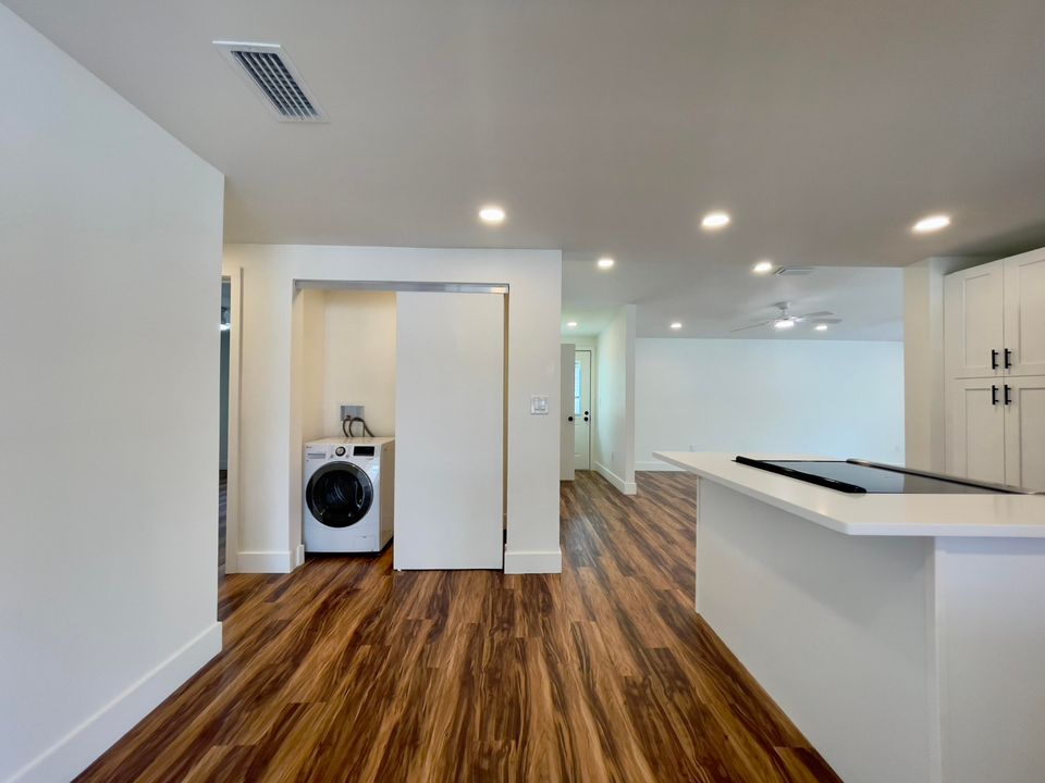 For Sale: $160,000 (2 beds, 2 baths, 1250 Square Feet)