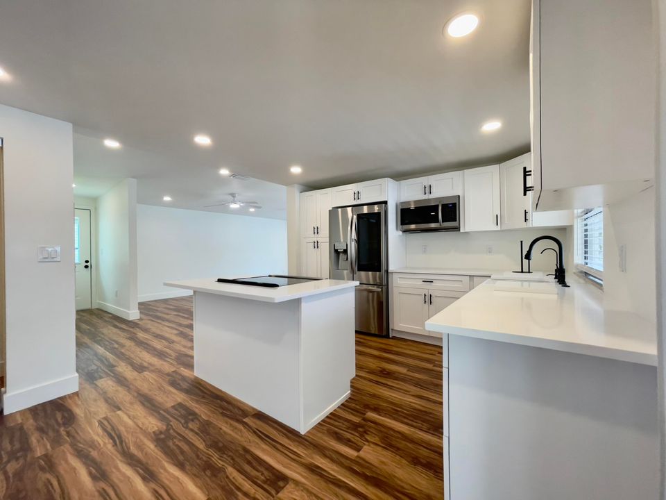 For Sale: $160,000 (2 beds, 2 baths, 1250 Square Feet)