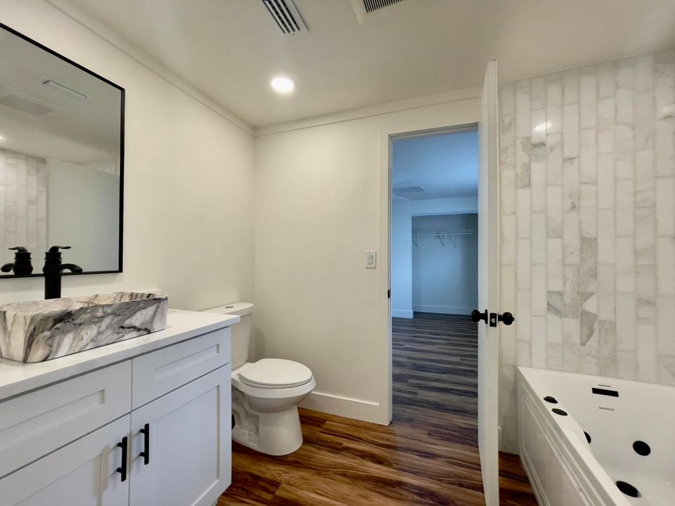 For Sale: $160,000 (2 beds, 2 baths, 1250 Square Feet)