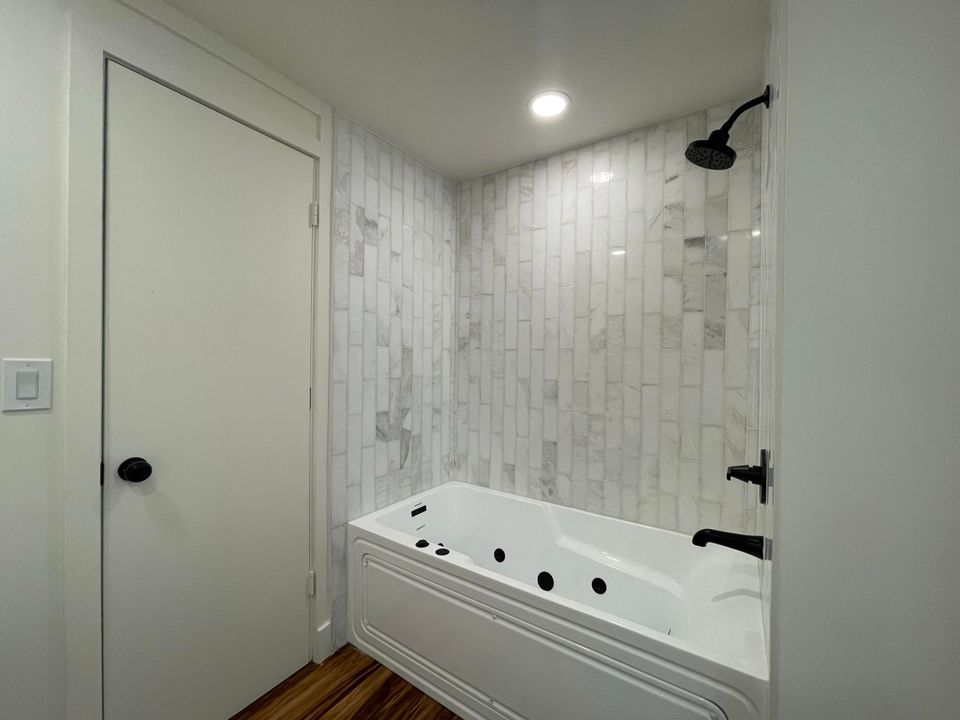 For Sale: $160,000 (2 beds, 2 baths, 1250 Square Feet)