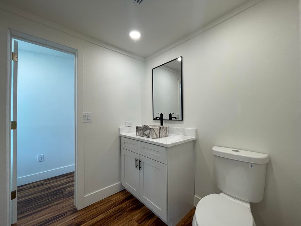 For Sale: $160,000 (2 beds, 2 baths, 1250 Square Feet)