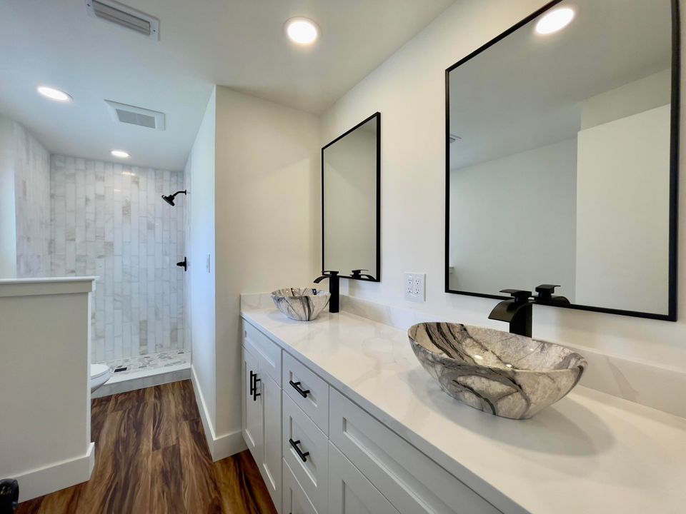 For Sale: $160,000 (2 beds, 2 baths, 1250 Square Feet)