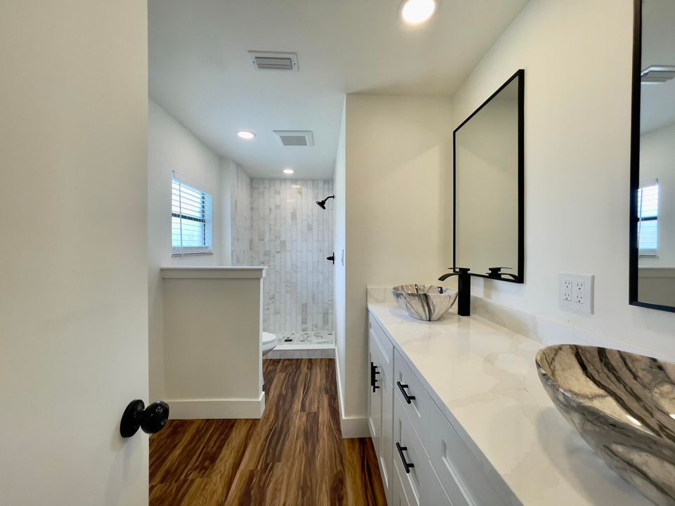 For Sale: $160,000 (2 beds, 2 baths, 1250 Square Feet)