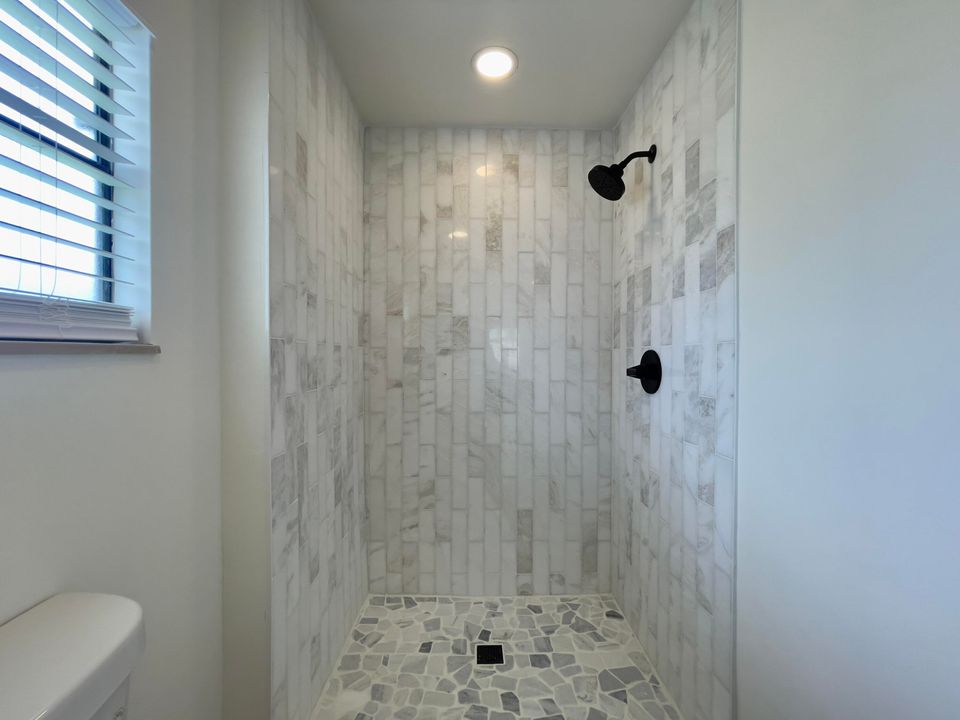 For Sale: $160,000 (2 beds, 2 baths, 1250 Square Feet)