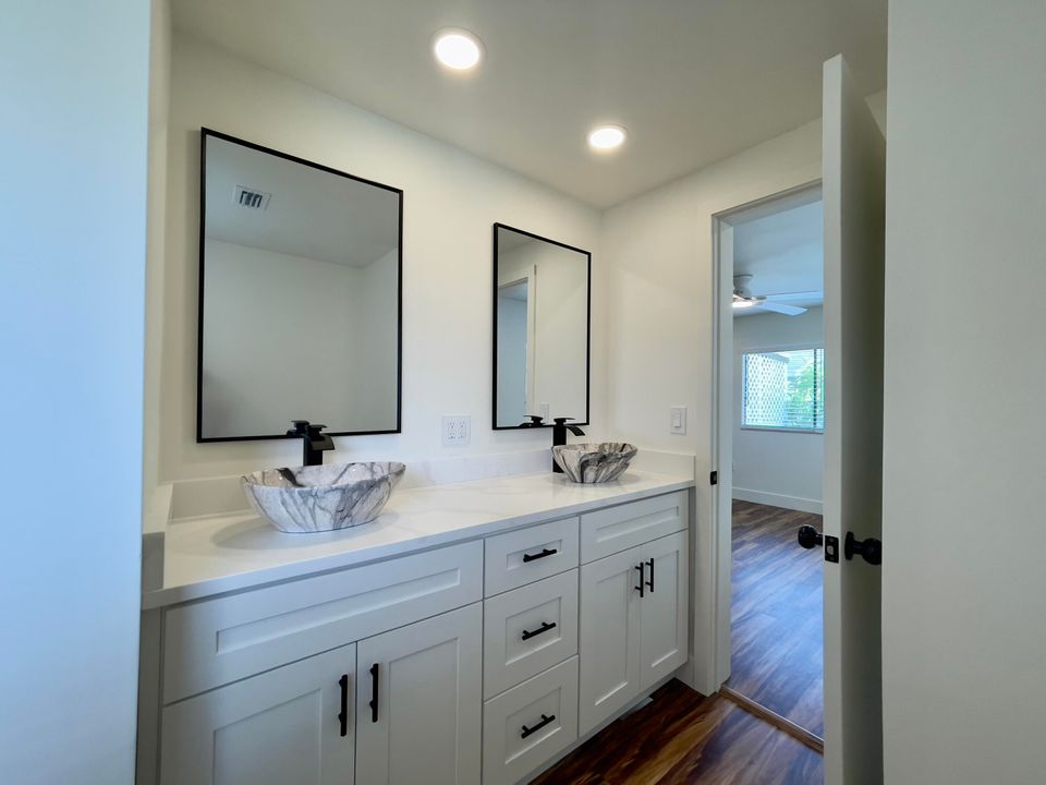 For Sale: $160,000 (2 beds, 2 baths, 1250 Square Feet)