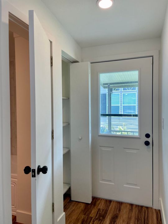 For Sale: $160,000 (2 beds, 2 baths, 1250 Square Feet)