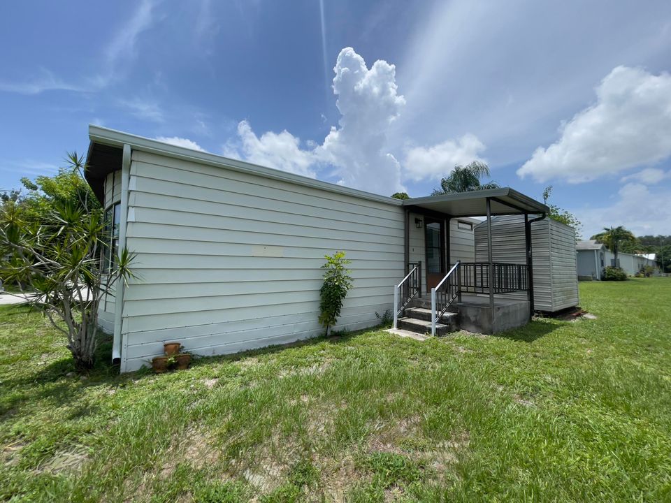 For Sale: $160,000 (2 beds, 2 baths, 1250 Square Feet)