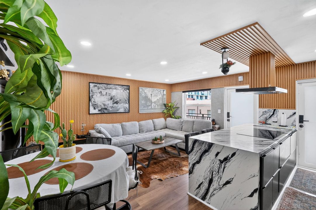 For Sale: $465,000 (1 beds, 1 baths, 590 Square Feet)