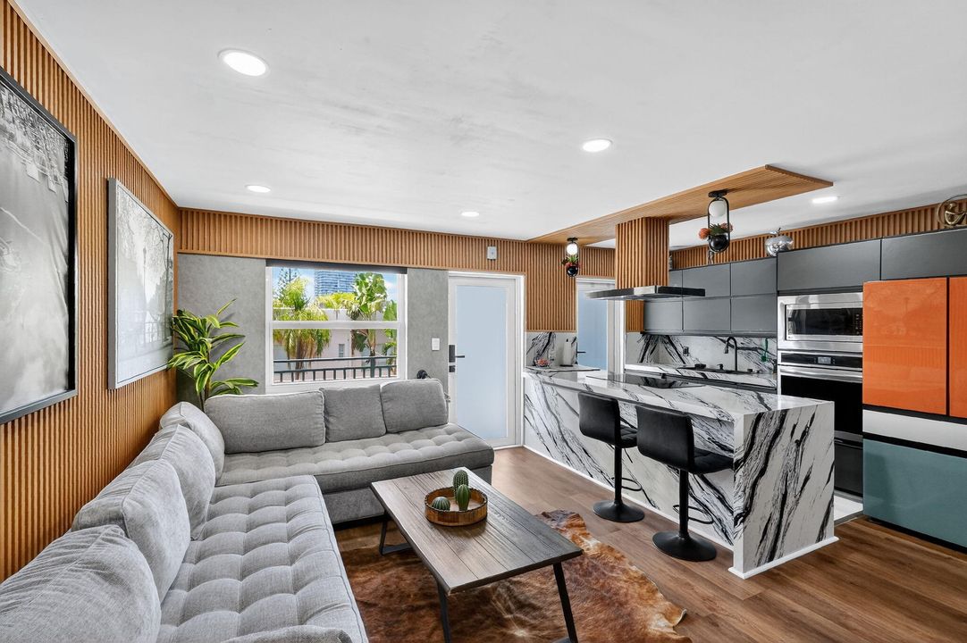 For Sale: $465,000 (1 beds, 1 baths, 590 Square Feet)