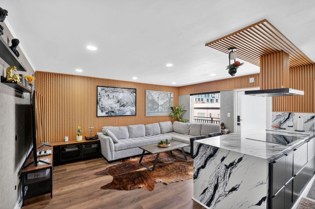 For Sale: $465,000 (1 beds, 1 baths, 590 Square Feet)