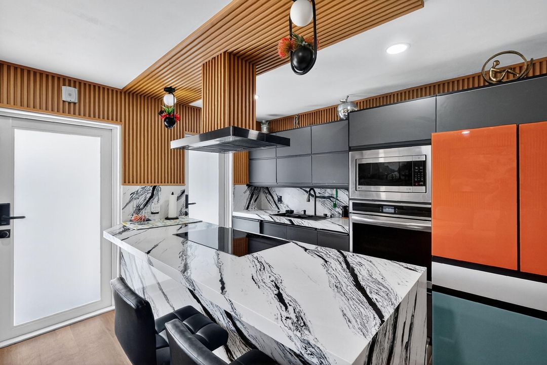 For Sale: $465,000 (1 beds, 1 baths, 590 Square Feet)