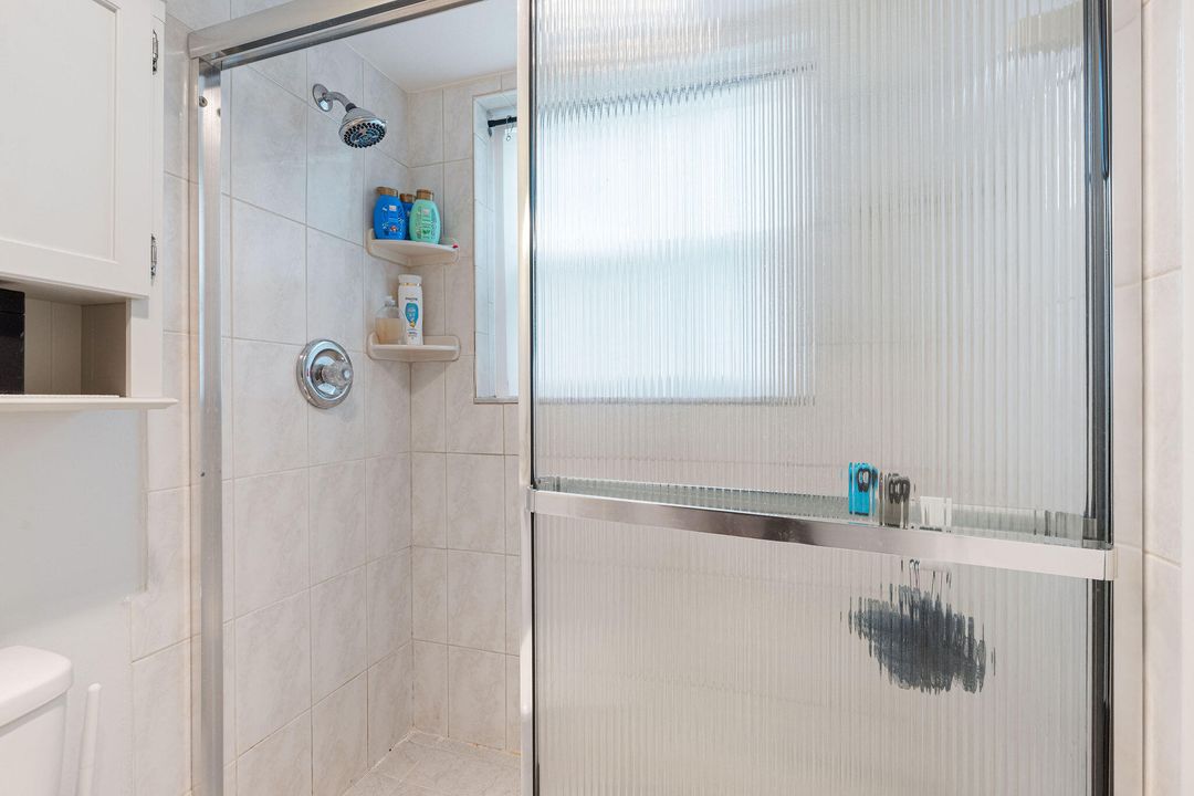 合同活跃: $94,000 (1 贝兹, 1 浴室, 703 平方英尺)