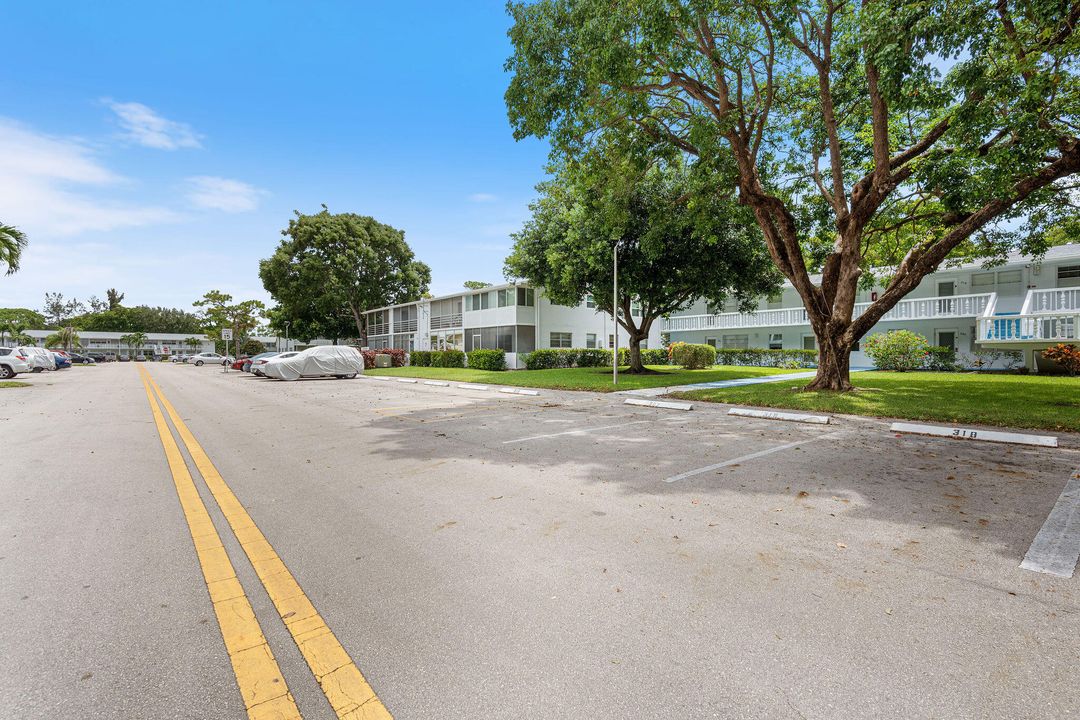 合同活跃: $94,000 (1 贝兹, 1 浴室, 703 平方英尺)