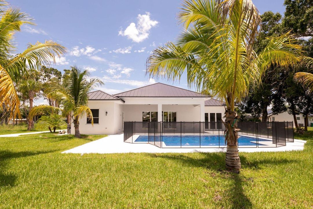 For Sale: $1,179,000 (5 beds, 3 baths, 3404 Square Feet)