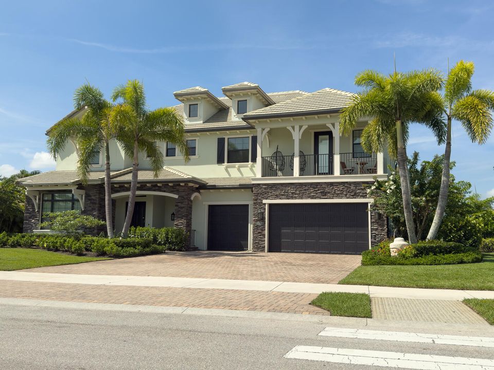 For Sale: $4,399,000 (6 beds, 5 baths, 5226 Square Feet)