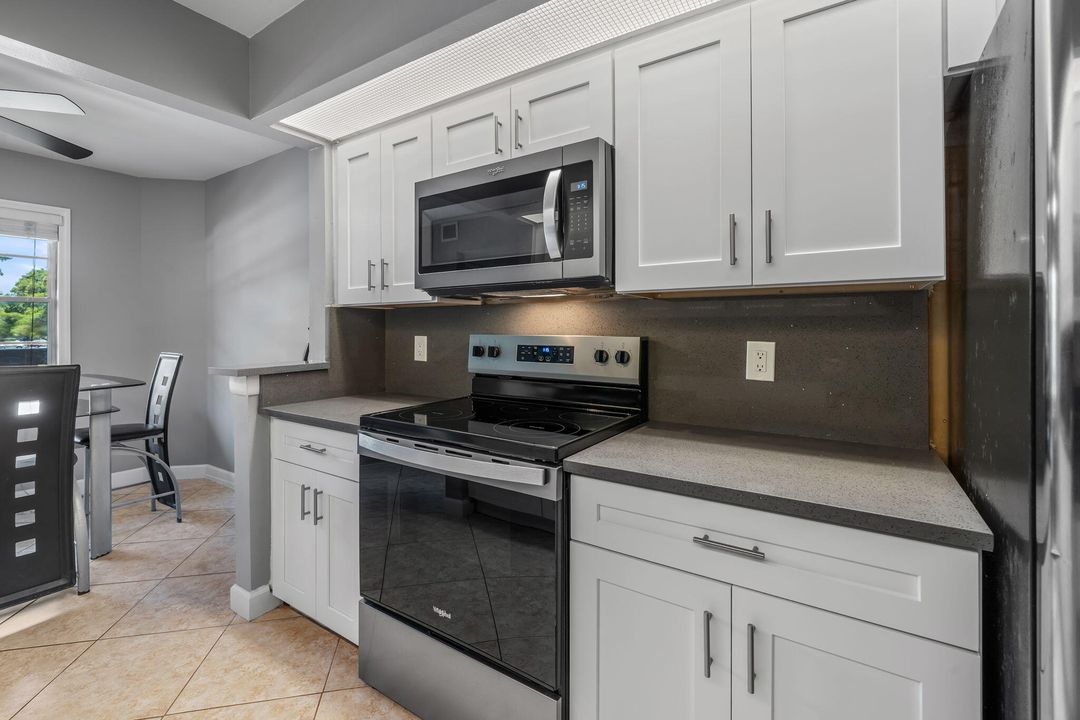 合同活跃: $199,999 (2 贝兹, 2 浴室, 1157 平方英尺)