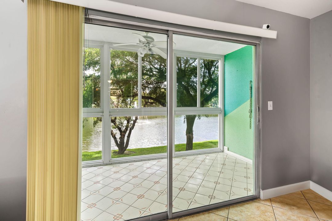 合同活跃: $199,999 (2 贝兹, 2 浴室, 1157 平方英尺)